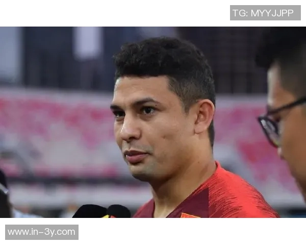 巴西街头偶遇前国脚艾克森身材依旧出众引发网友热议 巴西街头偶遇前国脚艾克森身材依旧出众引发网友热议